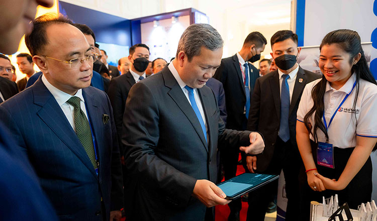 Cambodian leaders back $10 million local tablet manufacturing project